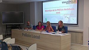 Susana Sánchez y Carmen Pina asisten a una jornada de formación de prevención del Virus del Nilo