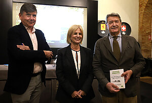 Alcaldesa asiste a presentación libro Manuel Pimentel