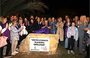 Alcaldesa inaugura el monolito y la iluminación del Minotauro