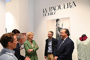 La alcaldesa durante la visita