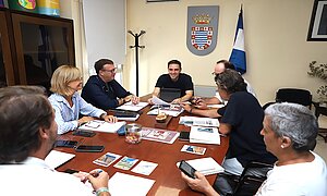 Jaime Espinar y Carmen Pina se reúnen con la asociación de La Asunción