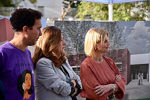 La alcaldesa y la consejera de Educación ponen la primera piedra del IES Lola Flores