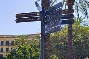 El Ayuntamiento está cambiando la señalítica turística