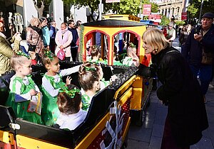La alcaldesa asiste al Desfile de Navidad