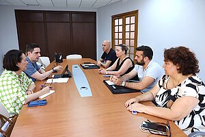 El Gobierno mantiene una reunión con asociaciones de comerciantes