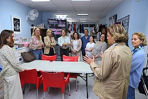 La alcaldesa visita la Asociación Red Madre