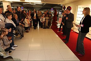 El delegado junto a los premiados