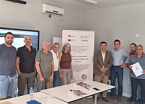 Ignacio Martínez presenta la transformación tecnológica del Ayuntamiento en el IES Romero Vargas