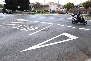 El Ayuntamiento está procediendo al repintado de varias avenidas