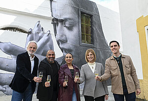 Alcaldesa inaugura el fotomural de María Terremoto