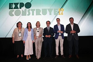 La alcaldesa asiste a la inauguración de Expoconstruye