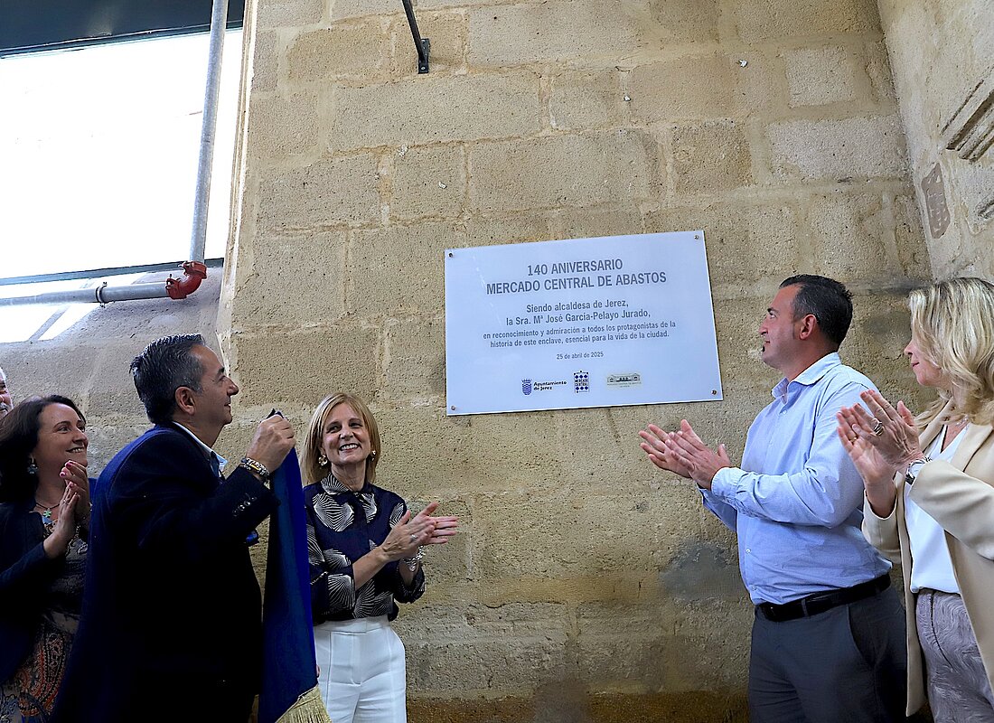 La alcaldesa preside acto 140 aniversario Mercado de Abastos