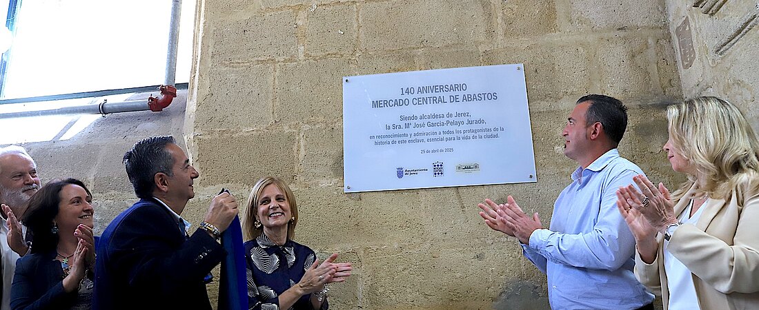 La alcaldesa preside acto 140 aniversario Mercado de Abastos