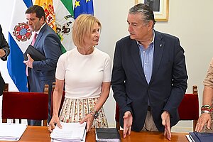 Alcaldesa y consejero anuncian un acuerdo para la ampliación de la EDAR