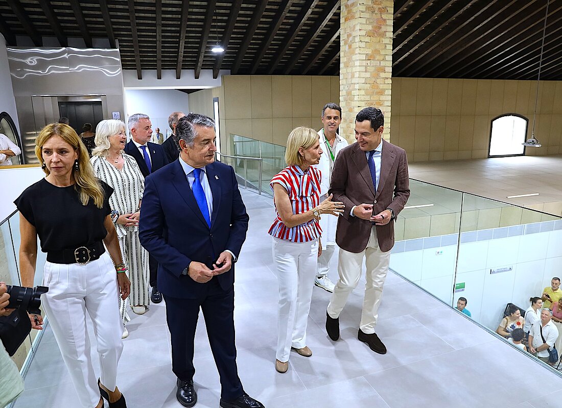 #htmlcaption-1 La alcaldesa y el presidente de la Junta inauguran el nuevo centro de salud Esperanza de la Yedra