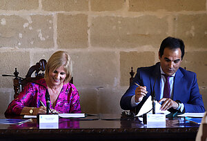 Firma Ciudad Justicia de Jerez-Alcaldesa y Consejero Junta