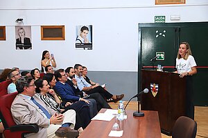 Nela García asiste a la lección inaugural del IES Padre Luis Coloma