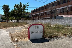 Medio Ambiente acomete tareas de desbroce en los colegiods