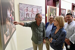 Alcaldesa inaugura la exposición del Ateneo