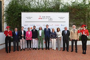 Alcaldesa participa presentación festival 'Veranea en la bodega'