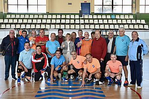 La alcaldesa en foto de familia con los jugadores del equipo