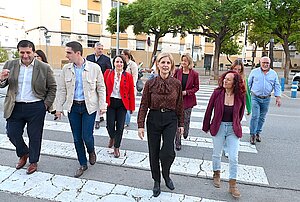 La alcaldesa felicita a la asociación de vecinos Los Viñedos por su 35 aniversario