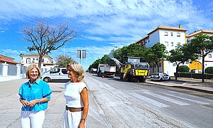 La alcaldesa visita las obras de reasfaltado de la calle Rodrigo de Jerez
