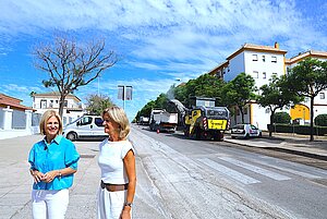 La alcaldesa visita las obras de reasfaltado de la calle Rodrigo de Jerez