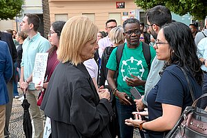 La alcaldesa asiste a la concentración contra el acoso escolar