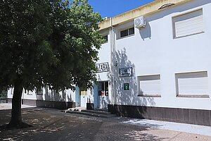 Fotografía de la fachada del CEIP Alcazaba