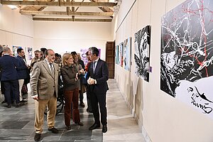 La alcaldesa inaugura la exposición Miradas de Fe