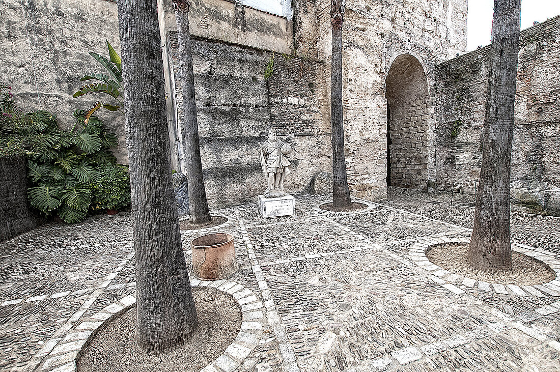 Alfonso X escultura Alcázar