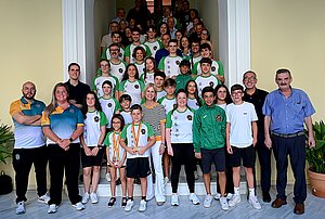 La alcaldesa recibe al equipo de Tai del Club Nazaret
