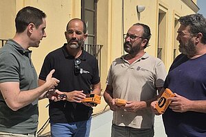 El Ayuntamiento ha entregado pulseras para prevenir los golpes de calor