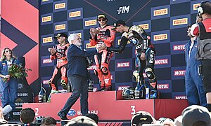 Agustín Muñoz en la ceremonia de entrega de premios de la Superbike