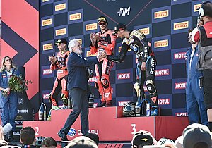 Agustín Muñoz en la ceremonia de entrega de premios de la Superbike
