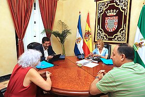 La alcaldesa durante la reunión