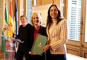 Consejería entrega resoluciones a distintos colectivos