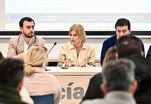 La alcaldesa durante la reunión