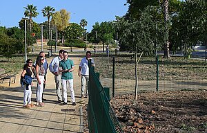 Jaime Espinar visita el Parque de Pozoalbero acompañado de representantes vecinales