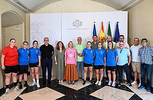La alcaldesa ha recibido al equipo de fútbol sala femenino de Guadalcacín