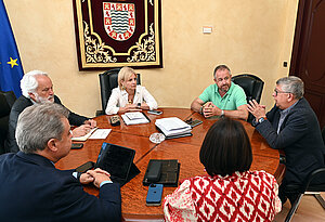 La alcaldesa durante la reunión con UGT