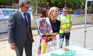 La alcaldesa asiste a la colocación de la primera piedra