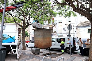El Ayuntamiento procede a la retirada de los contenedores soterrados
