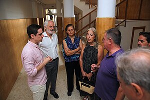 Agustín Muñoz, Jaime Espinar y Jessika Quintero han visitado la antigua Escuela de Idiomas