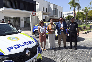 Alcaldesa presenta nuevos vehículos de la Policía Local