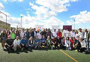 La alcaldesa durante la visita a la actividad