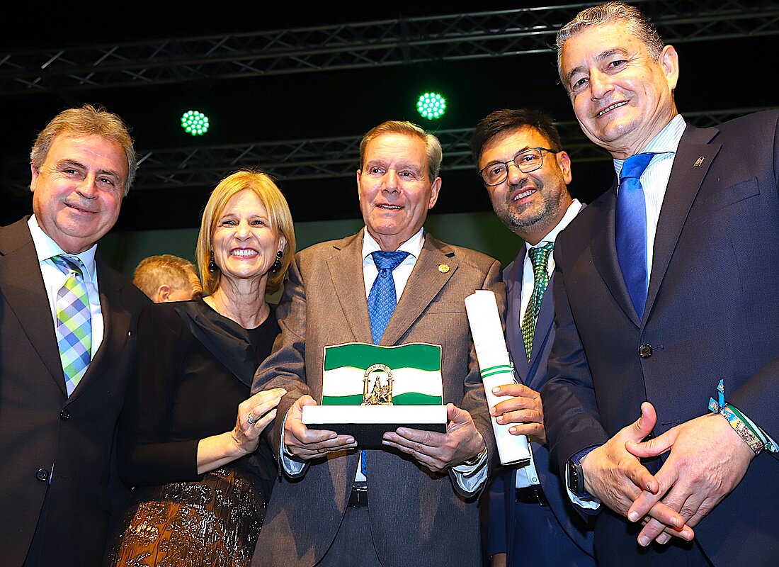 Jerez recibe la Bandera de Andalucía a la Proyección de la provincia