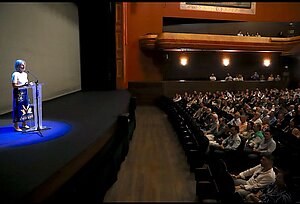 La alcaldesa ha asistido a la proyección de la película sobre la Magna Mariana