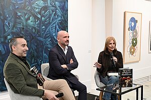 La alcaldesa asiste a la presentación del nuevo libro de Jaime de los Santos